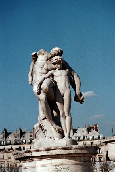 Parisian Statue 3.jpg - I guess clothes are very expensive in Paris.
